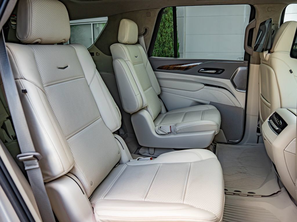 Used 2021 Cadillac Escalade Premium Luxury Platinum w/ Heavy-Duty Trailer Package AWD/4WD image 42
