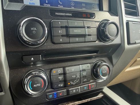 Used 2017 Ford F250 Lariat w/ Lariat Value Package AWD/4WD image 19