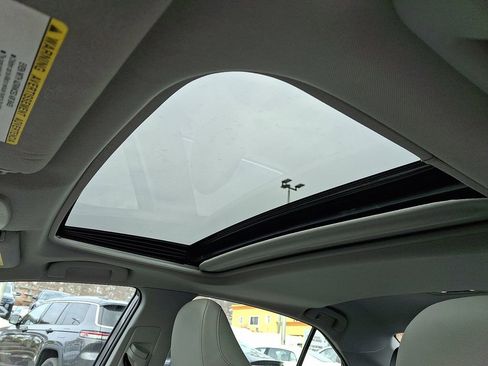 Used 2021 Toyota Camry SE w/ Cold Weather Package image 15