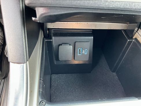 Used 2020 Ford Explorer XLT w/ Equipment Group 202A AWD/4WD image 15