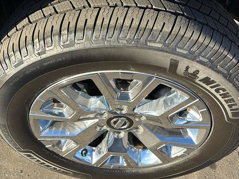 Used 2020 Nissan Titan SL w/ Moonroof Package image 10