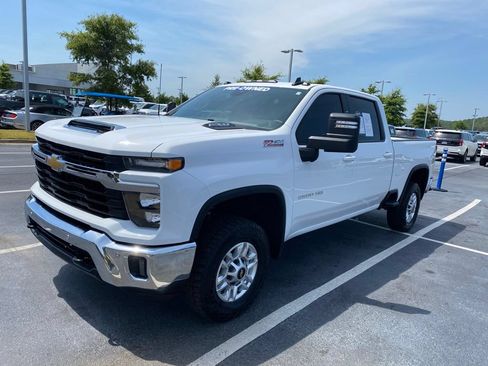 Used 2025 Chevrolet Silverado 2500 LT w/ All Star Edition AWD/4WD image 3