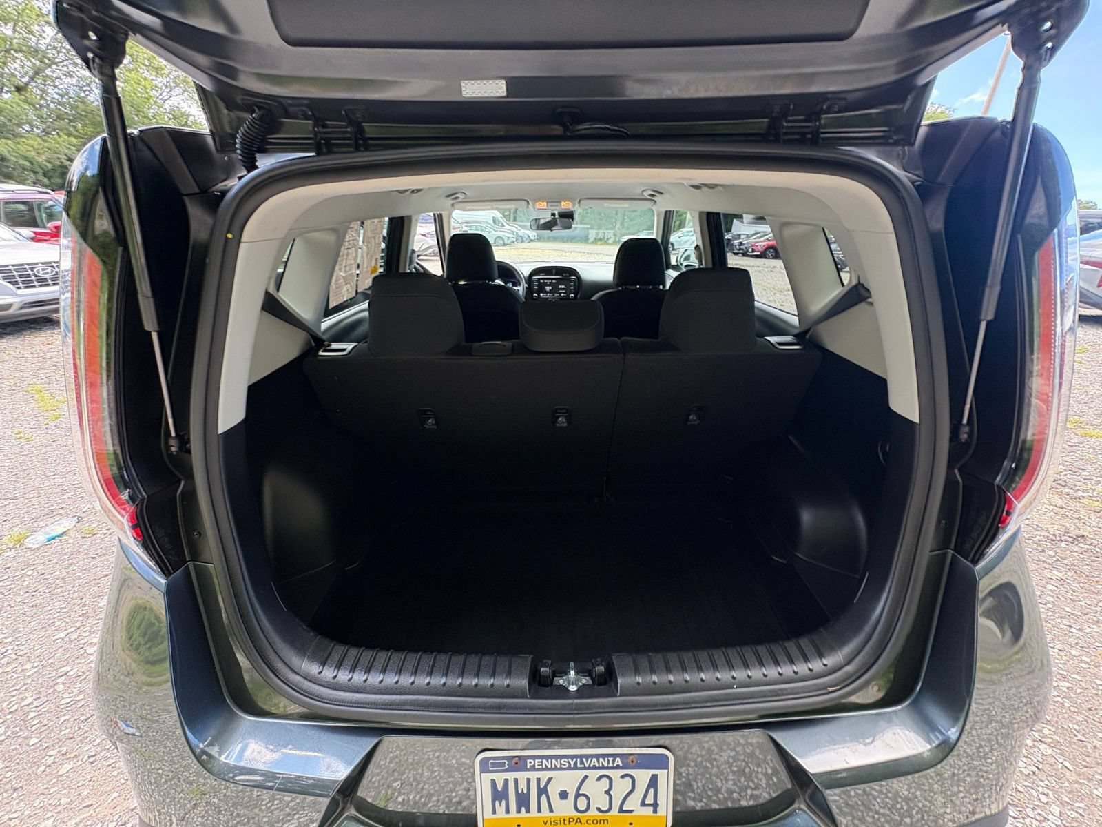Used 2025 Kia Soul LX w/ LX Technology Package FWD image 26