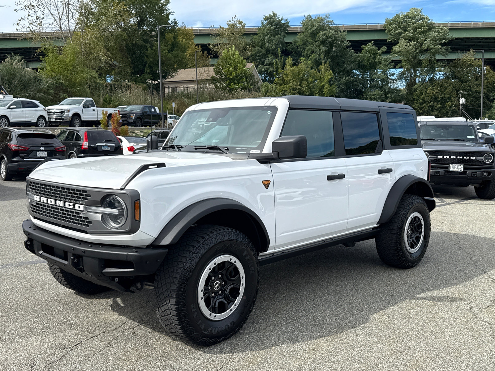 Certified 2024 Ford Bronco Badlands w/ Sasquatch Package AWD/4WD image 3