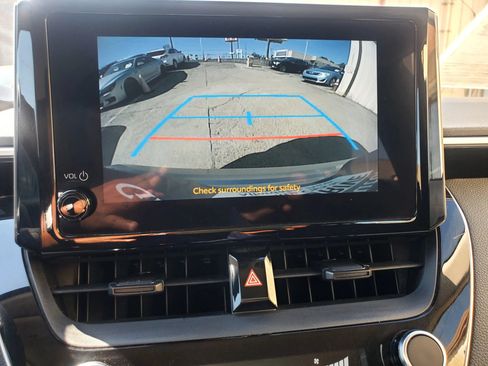 Used 2023 Toyota Corolla LE w/ LE Convenience Package FWD image 3