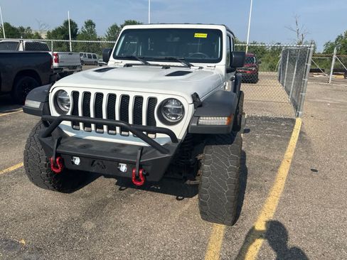 Used 2018 Jeep Wrangler Unlimited Rubicon w/ Dual Top Group AWD/4WD image 3