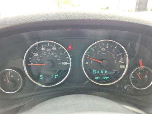 Used 2018 Jeep Wrangler Unlimited Sahara AWD/4WD image 9