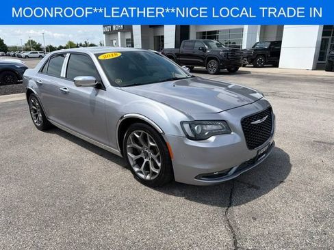 Used 2018 Chrysler 300 S w/ 300S Premium Group RWD image 3