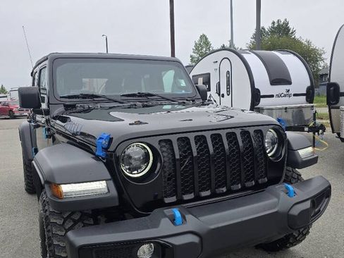 Used 2023 Jeep Wrangler Unlimited w/ Cold Weather Group AWD/4WD image 1