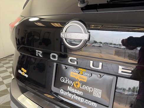 Used 2023 Nissan Rogue SV AWD/4WD image 15