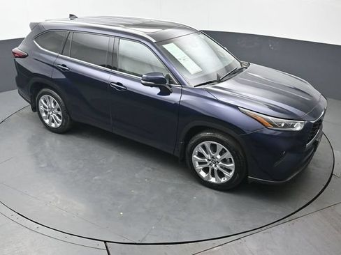 Certified 2024 Toyota Highlander Limited AWD/4WD image 48