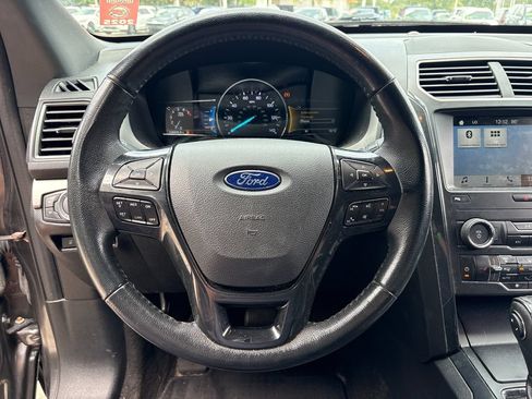 Used 2018 Ford Explorer XLT w/ Equipment Group 202A AWD/4WD image 17