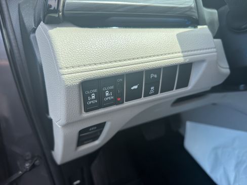 Used 2025 Honda Odyssey Elite image 21