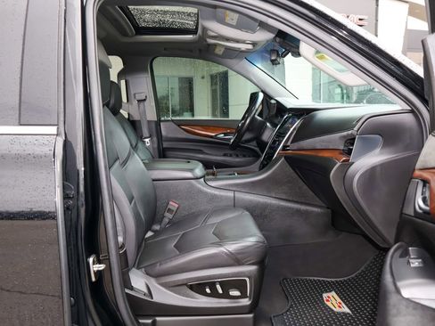 Used 2019 Cadillac Escalade Luxury image 35
