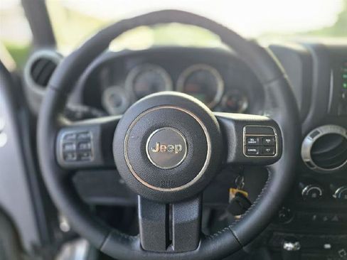 Used 2016 Jeep Wrangler Unlimited Rubicon w/ Connectivity Group AWD/4WD image 30