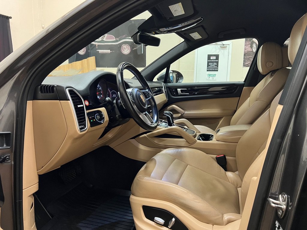 Used 2020 Porsche Cayenne AWD/4WD image 16