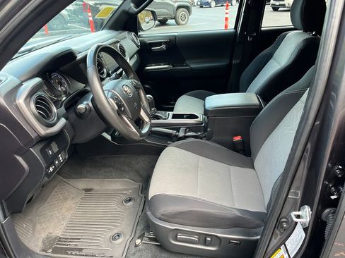 Used 2022 Toyota Tacoma TRD Off-Road image 9