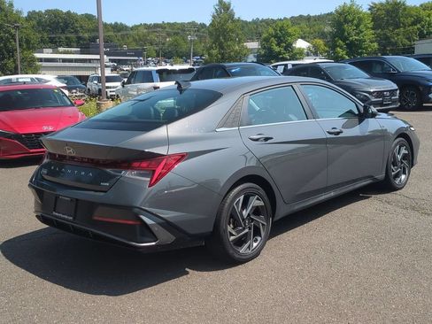 Certified 2024 Hyundai Elantra Limited FWD image 3