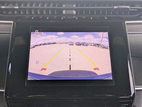 Used 2025 Jeep Grand Cherokee Laredo AWD/4WD image 13