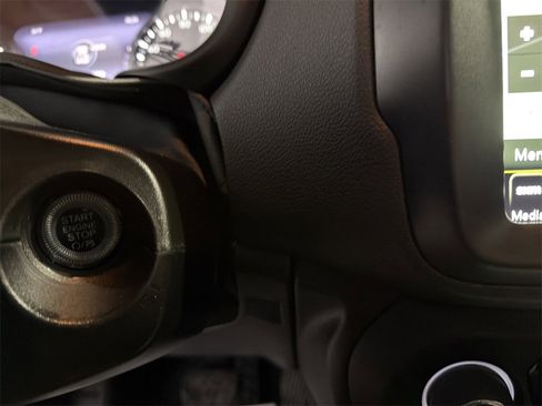 Used 2023 Jeep Renegade Trailhawk w/ Trailhawk Elite Group image 23