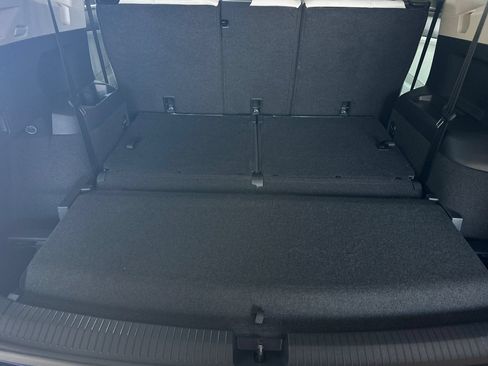 Used 2023 Volkswagen Tiguan SE w/ Panoramic Sunroof Package FWD image 16