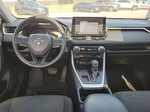 Used 2022 Toyota RAV4 XLE w/ Convenience Package FWD image 10