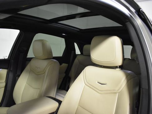 Used 2018 Cadillac XT5 Luxury w/ Driver Awareness Package image 11