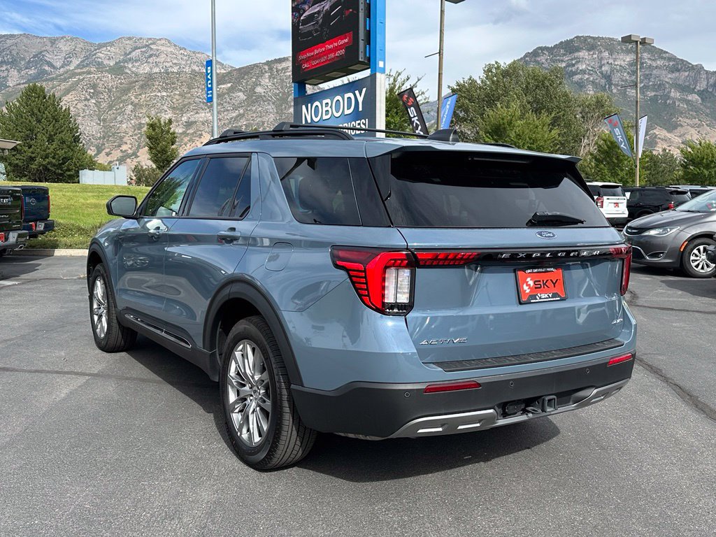 Used 2025 Ford Explorer Active w/ Active Comfort Package AWD/4WD image 11