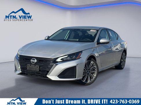 Used 2024 Nissan Altima 2.5 SL image 1