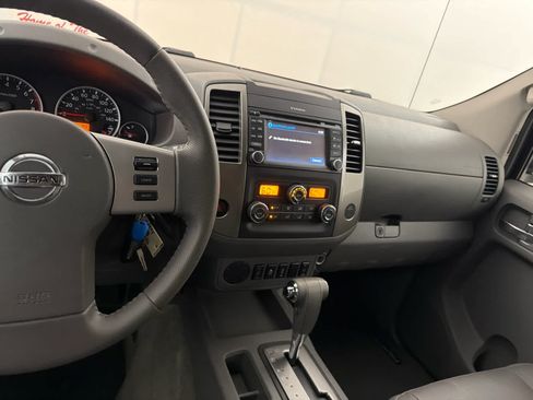 Used 2015 Nissan Frontier SL w/ Moonroof Package RWD image 18