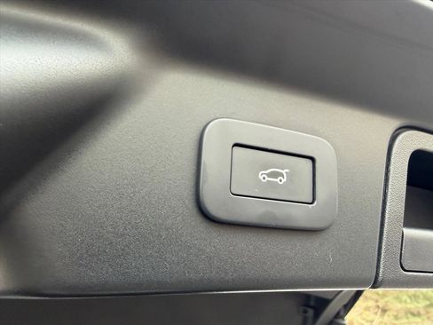 Used 2025 Land Rover Range Rover Velar Dynamic SE image 24