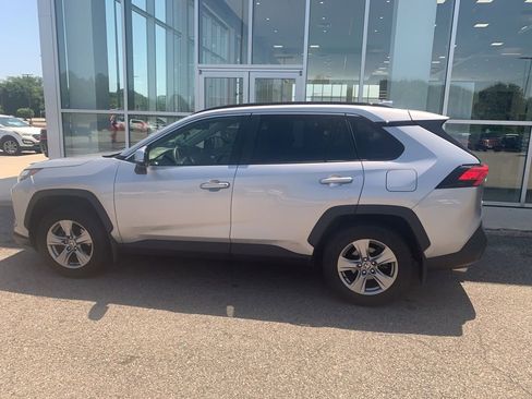 Used 2023 Toyota RAV4 LE AWD/4WD image 4