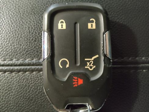 Used 2023 GMC Terrain SLT w/ Elevation Edition image 32