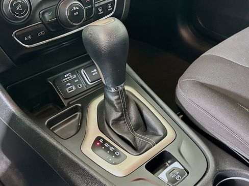 Used 2017 Jeep Cherokee Latitude image 23