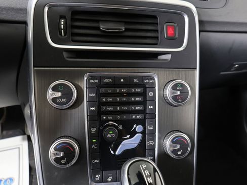 Used 2015 Volvo V60 T5 Premier image 35