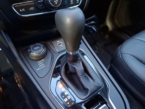 Used 2021 Jeep Cherokee Limited w/ Elite Package image 22