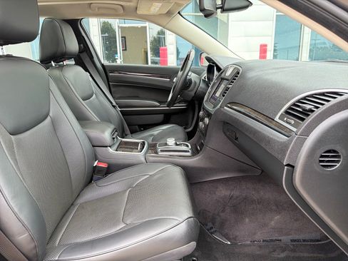 Used 2017 Chrysler 300 C w/ Light Group AWD/4WD image 31