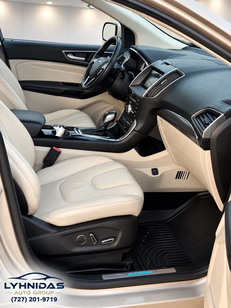 Used 2017 Ford Edge Titanium w/ Technology Package FWD image 10