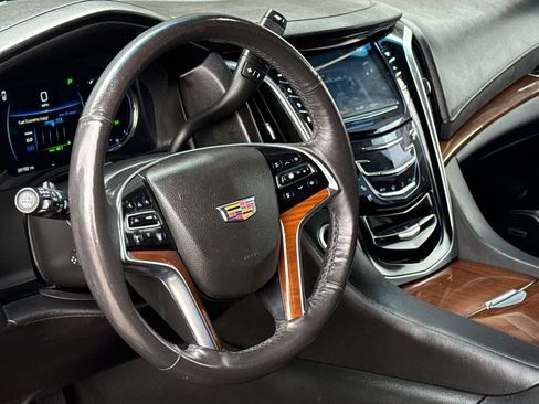 Used 2020 Cadillac Escalade Premium Luxury RWD image 20