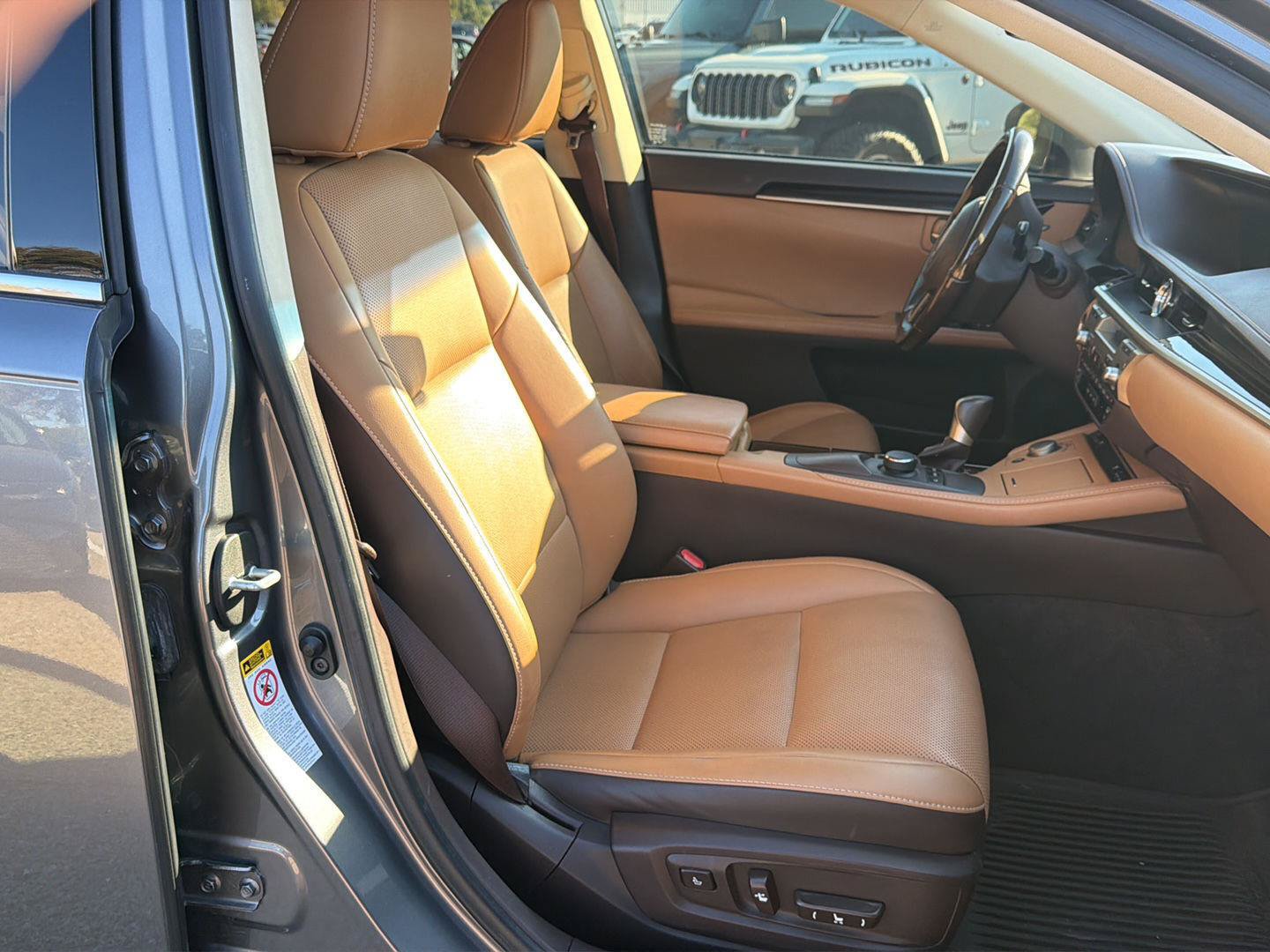 Used 2016 Lexus ES 350 w/ Premium Package w/Wood Trim FWD image 15