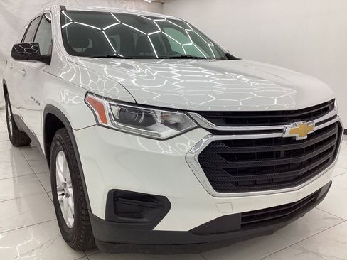 Used 2018 Chevrolet Traverse LS FWD image 3