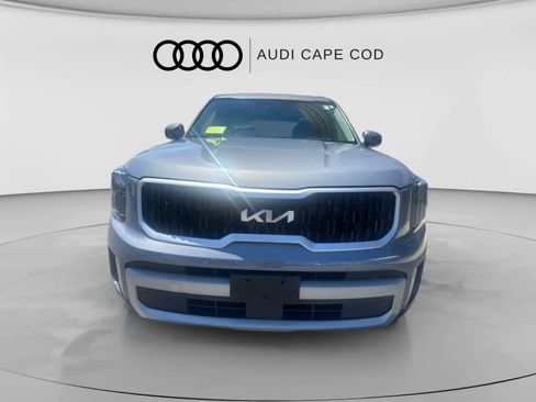 Used 2023 Kia Telluride EX w/ EX Captain's Chair Package AWD/4WD image 3