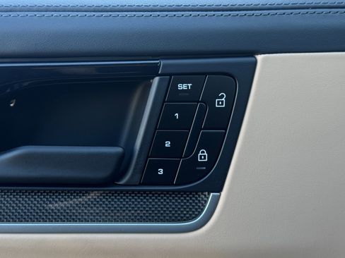 Used 2024 Porsche Cayenne Turbo image 18