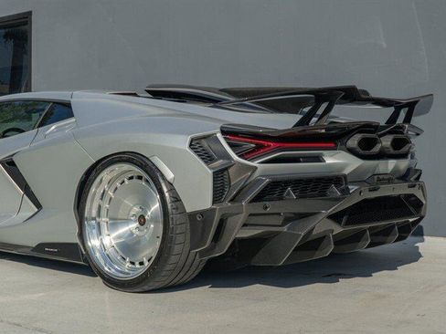 Used 2024 Lamborghini Revuelto image 24