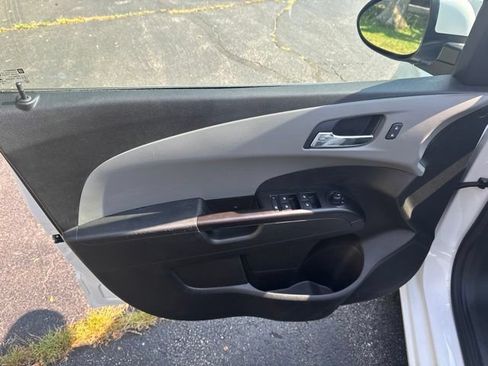 Used 2018 Chevrolet Sonic LT w/ Convenience Package FWD image 7