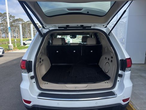 Used 2021 Jeep Grand Cherokee Limited w/ Luxury Group II image 13