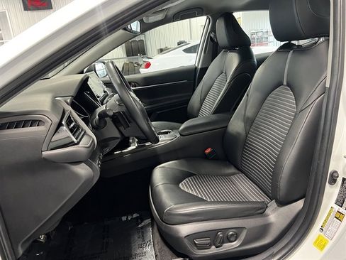 Used 2024 Toyota Camry SE image 11