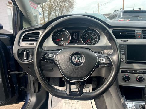 Used 2016 Volkswagen Golf Limited Edition image 22