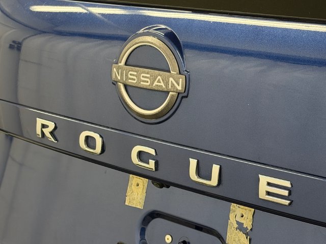 Used 2023 Nissan Rogue S AWD/4WD image 9
