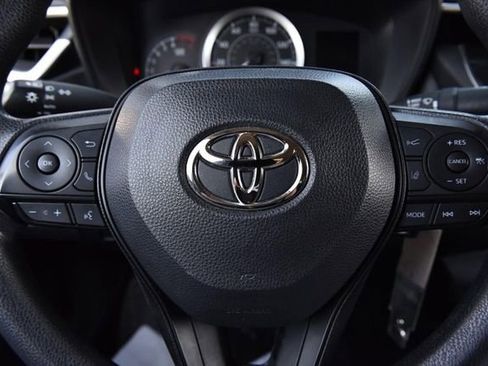 Used 2022 Toyota Corolla LE image 14